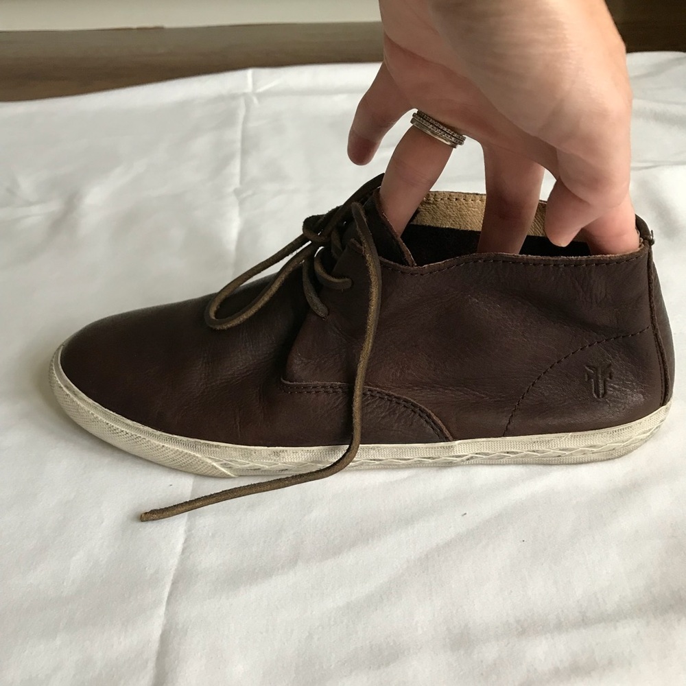 Women’s Frye Brown Leather Sneaker, size 9.5